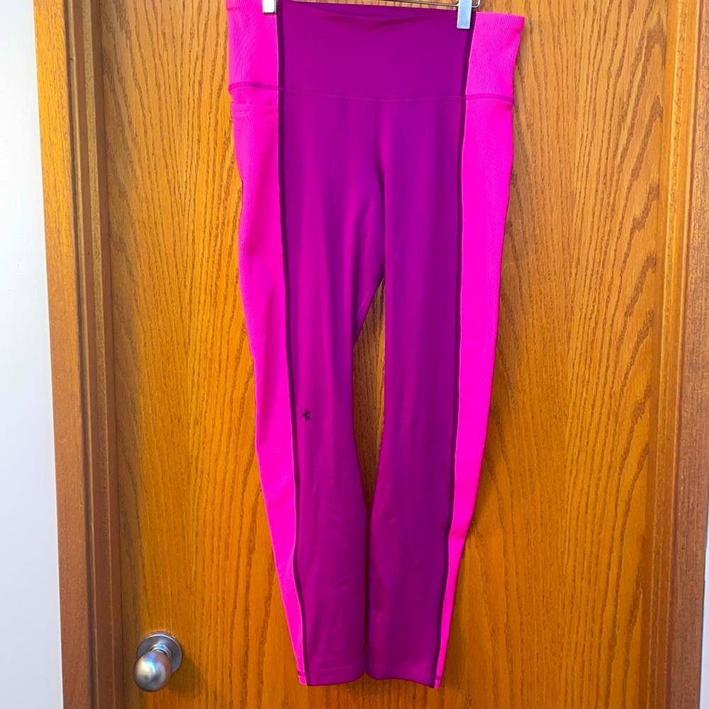 Vibrant Under Armour pocket leggings!